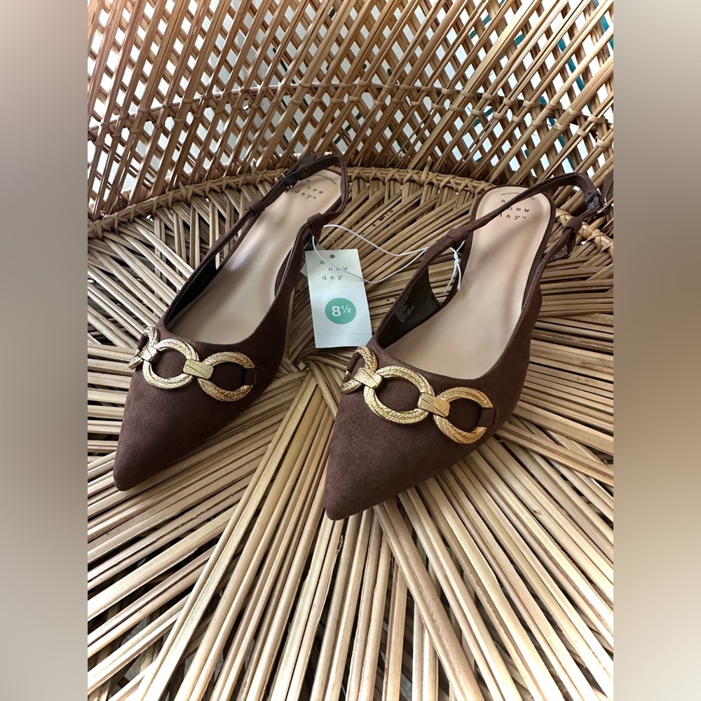 A New Day Brown Pointed Heels with Gold Chain